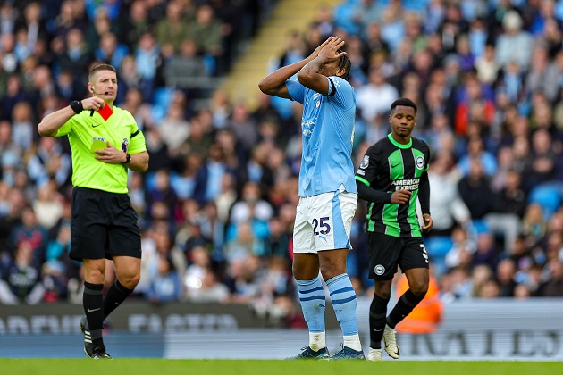 Akanji sẽ chấp hành án treo giò.