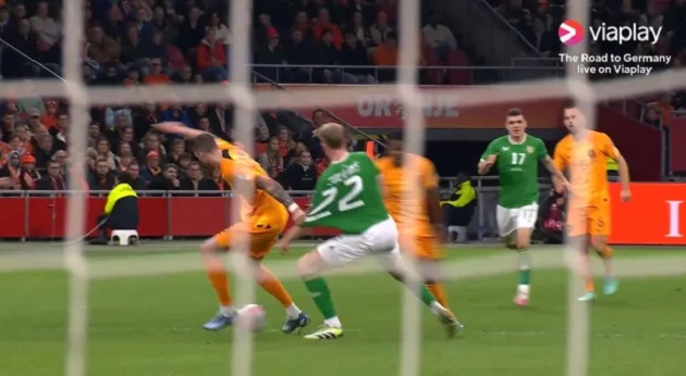 WOUT ABOUT THAT Man Utd fans beg ‘bring him back’ as Wout Weghorst scores stunning solo goal from halfway line for Holland - Bóng Đá