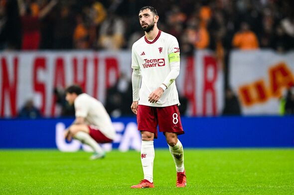 Paul Scholes tells Bruno Fernandes to 'take responsibility' for 'giving two stupid fouls away that led to goals' in 3-3 draw at Galatasaray. - Bóng Đá