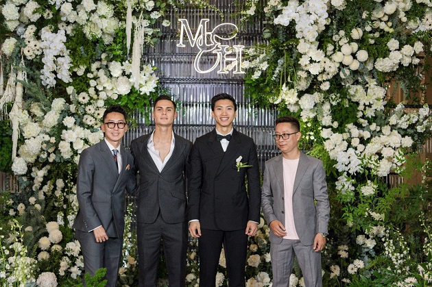 Sinh ra ở Đức, anh về nước chơi bóng và được gọi vào đội hình tuyển quốc gia Việt Nam vào năm ngoái. Anh có mối quan hệ thân thiết với các đồng đội ở tuyển.