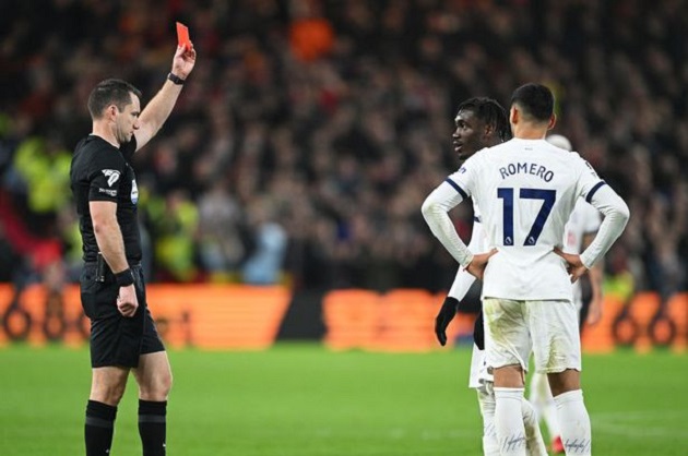  Gary Neville accuses Tottenham players of 'STUPIDITY' after Yves Bissouma's straight red card against Nottingham Forest.. - Bóng Đá