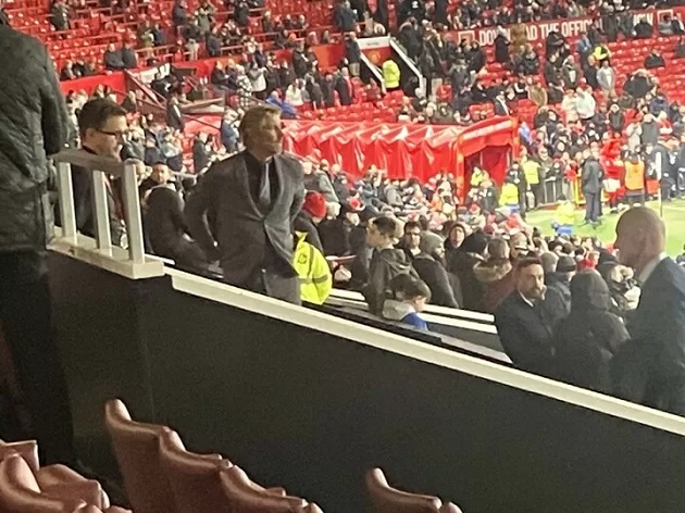 Man Utd fans say ‘doubt it’s sheer coincidence’ as two club legends spotted at Old Trafford days after Ratcliffe takover - Bóng Đá