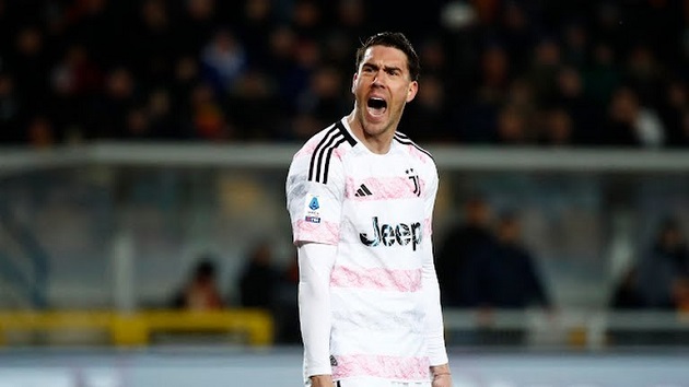 Vlahovic lập cú đúp, Juventus chiếm ngôi đầu - Bóng Đá