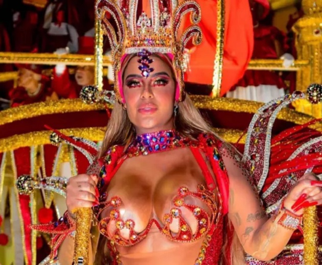 Người đẹp Brazil trong trang phục lễ hội.