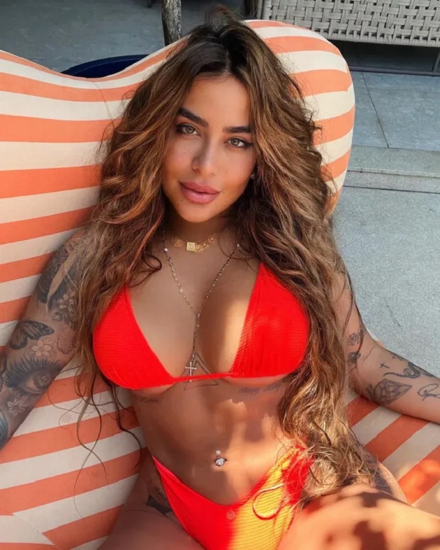 Rafaella đã tạo dựng sự nghiệp cho mình trên mạng với 6 triệu người theo dõi trên Instagram.
