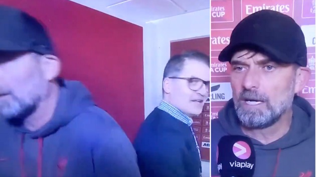VIDEO: Jurgen Klopp walks out of TV interview after 'really dumb' question following FA Cup defeat to Man Utd - Bóng Đá