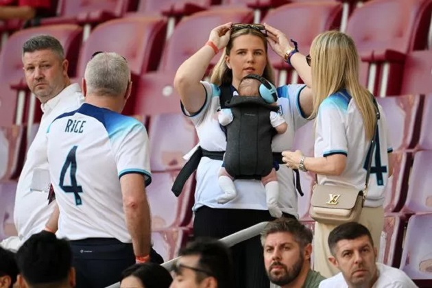 Declan Rice's girlfriend Lauren Fryer deletes all of her pictures after cruel bullying over her appearance - Bóng Đá