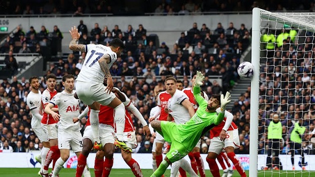 Spurs chơi chủ động ở những phút đầu trận.