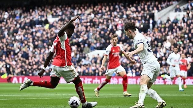 TRỰC TIẾP Tottenham 0-2 Arsenal (H1): Saka ghi bàn - Bóng Đá