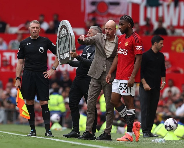 ‘What’s the point in being here’… Paul Merson says Man Utd player should be fuming with selection decision v Arsenal - Bóng Đá