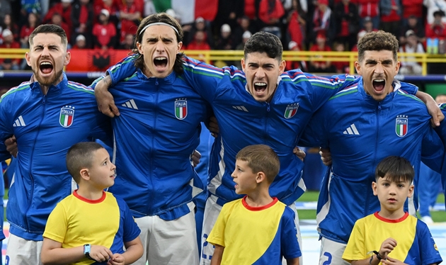 Tuyển Italia: Dùng sơ đồ 4 hậu vệ là tự sát?