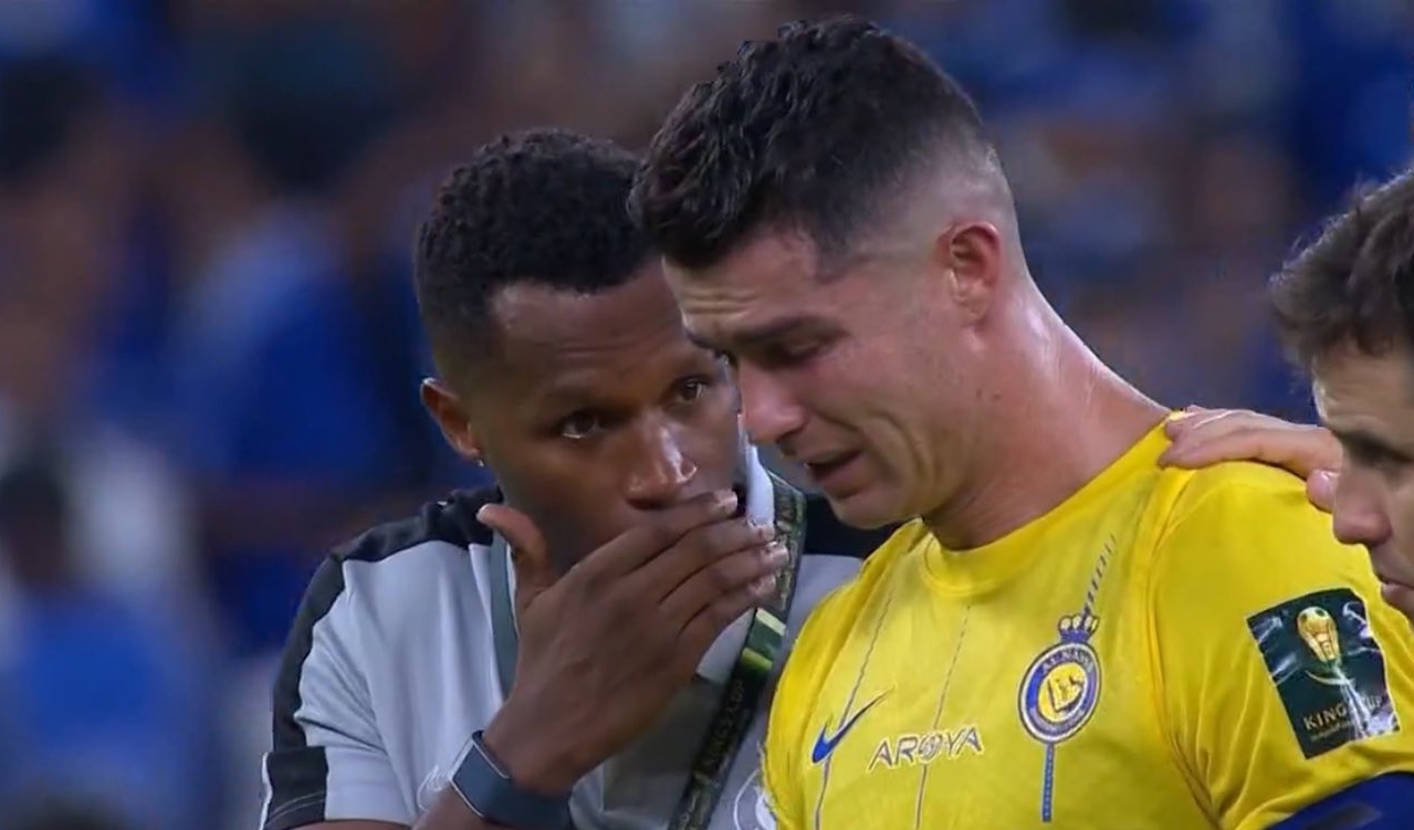 Ronaldo khóc nức nở