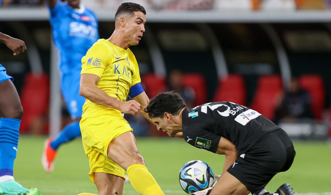 Người hùng World Cup lại gieo ác mộng cho Ronaldo