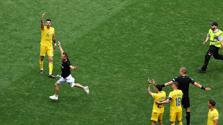 Thống kê điên rồ trận Romania 3-0 Ukraine