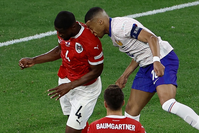 Tuyển Pháp gây sốc cho Mbappe