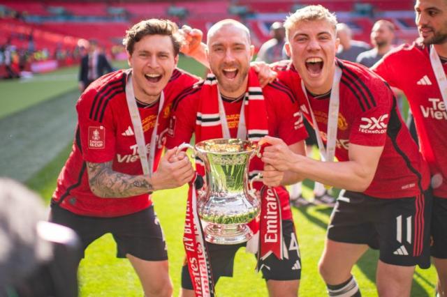 Ảnh bài viết Đối tác liên hệ, Man Utd chốt giá bán đứt Lindelof