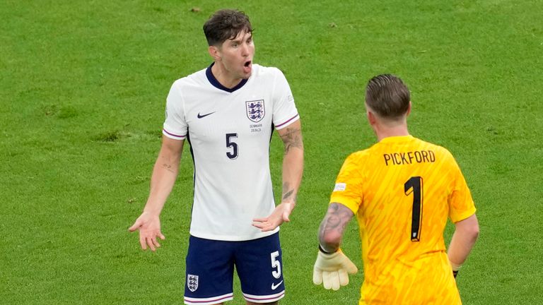 Điểm tin EURO sáng 21/6: Southgate quá 'báo'; Cầu thủ Anh cãi nhau ngay trên sân