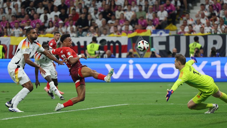 Ảnh bài viết Neuer quá hay, Ter Stegen muốn bắt chính cũng khó