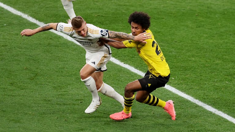 Ancelotti và Mourinho đã đúng về Toni Kroos