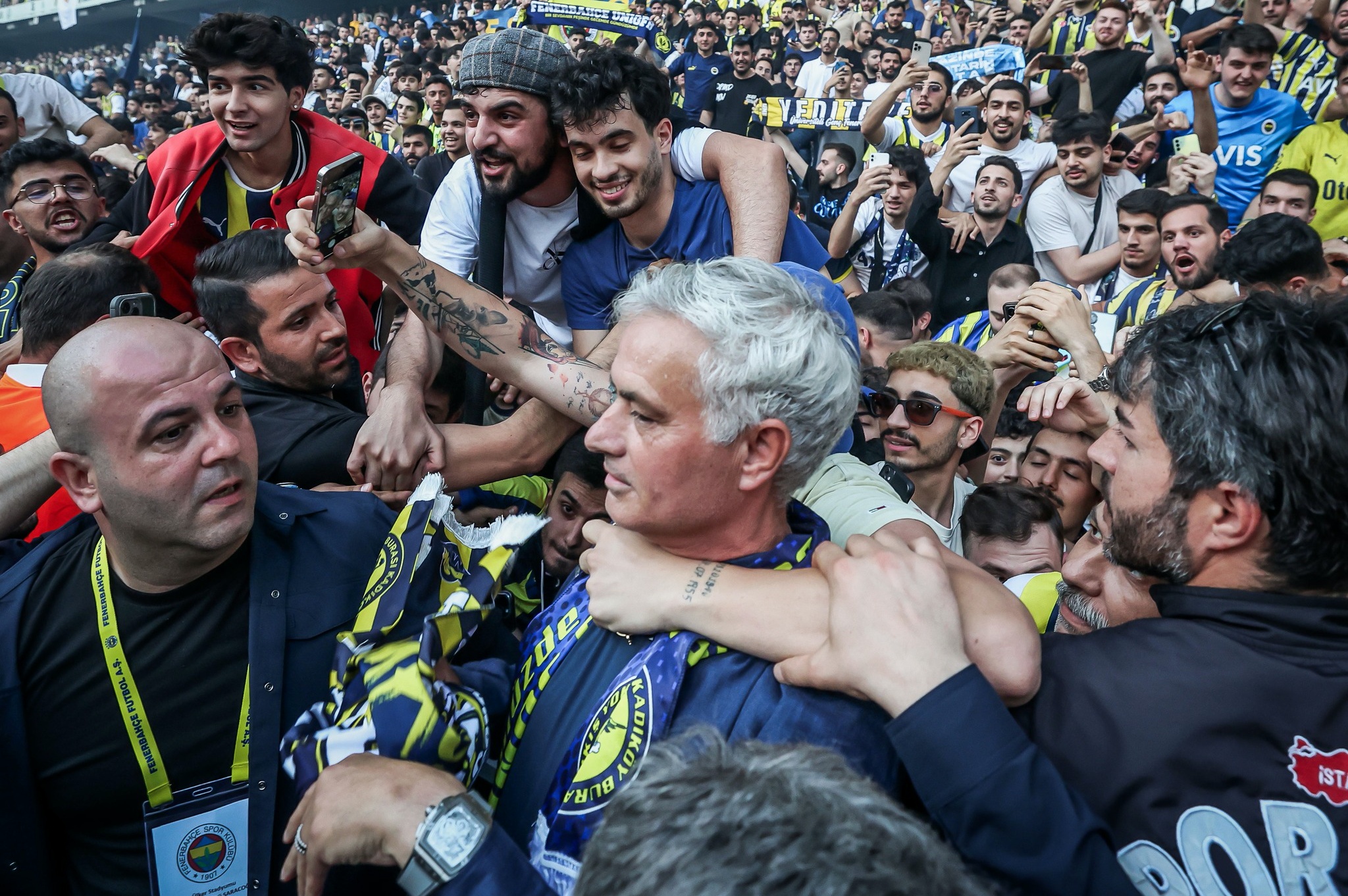 Ảnh bài viết Hình ảnh điên rồ của Mourinho ở bến đỗ mới