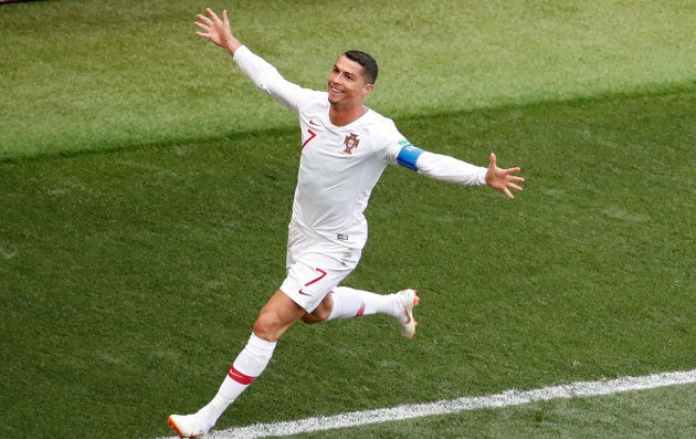 'Messi không phải Ronaldo, không có tư chất thủ lĩnh' - Bóng Đá