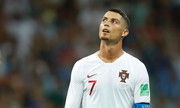 Thua đau Uruguay, Ronaldo vẫn san bằng kỷ lục thế giới - Bóng Đá
