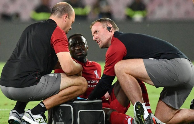 Liverpool đón tin dữ, Naby Keita gục xuống sân sau 15 phút - Bóng Đá