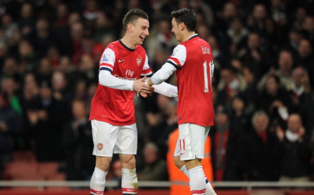 Chỉ có hai cầu thủ Arsenal xuất sắc nhất trong mắt Mertesacker - Bóng Đá