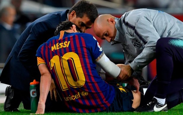 Sốc! Messi nguy cơ nghỉ dài hạn vì chấn thương rùng rợn - Bóng Đá