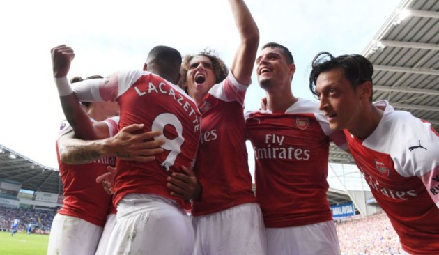 Bạn đã biết mối quan hệ giữa Ozil và Emery