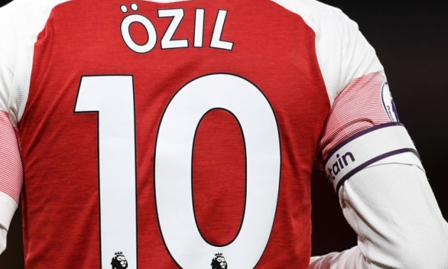 Bạn đã biết mối quan hệ giữa Ozil và Emery