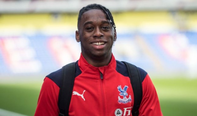 Roy Hodgson tiết lộ Aaron Wan-Bissaka đã phản ứng thế nào trước những tin đồn chuyển nhượng của Man Utd - Bóng Đá