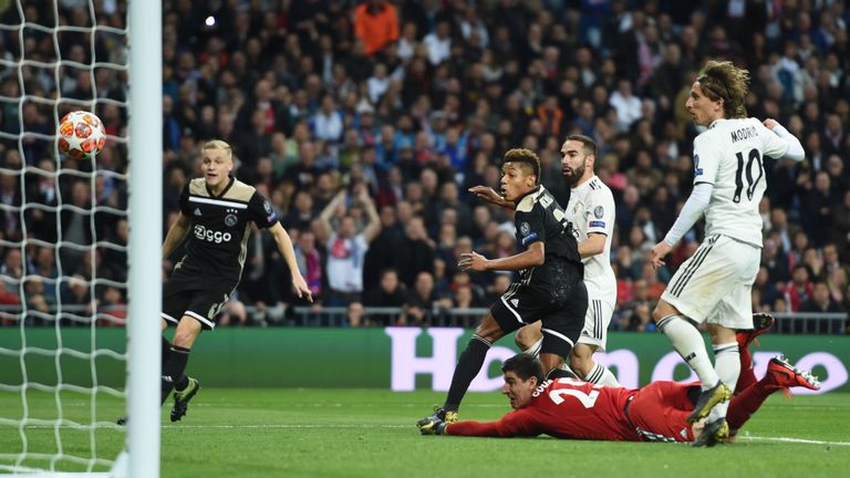Kinh hoàng! Real Madrid và 8 thống kê không thể tin nổi sau trận thua Ajax - Bóng Đá
