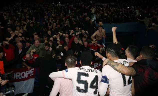 SỐC! Chưa hết cay cú, Fan PSG đòi UEFA xử Man Utd thua trận vì 1 lỗi nhỏ - Bóng Đá