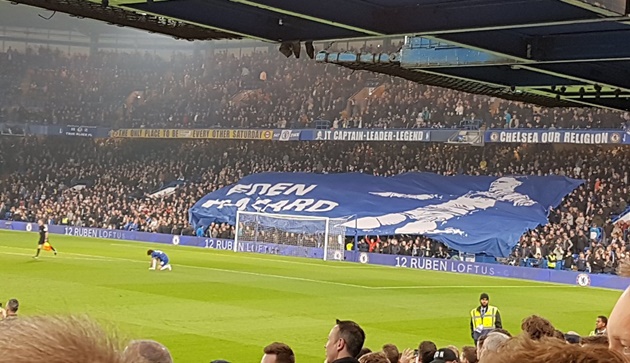 Fan Chelsea làm điều khó tin với Hazard trên sân Stamford Bridge - Bóng Đá