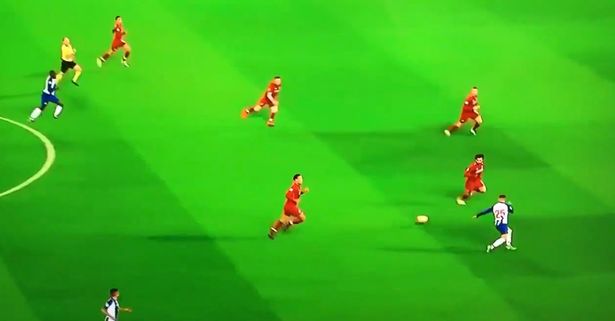 Fan Liverpool ngỡ ngàng với kĩ năng phòng ngự của Salah - Bóng Đá