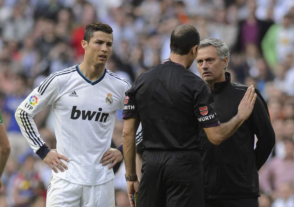 SỐC! Ronaldo bị chửi mắng thậm tệ dù ghi hattrick - Bóng Đá