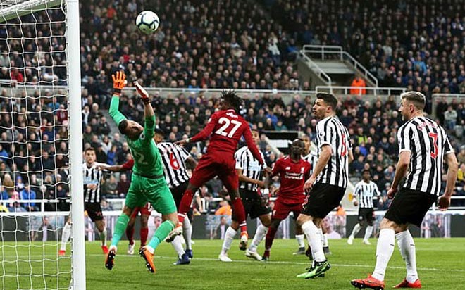 Ăn bàn từ tình huống cố định? Cứ "cắp sách" học Liverpool