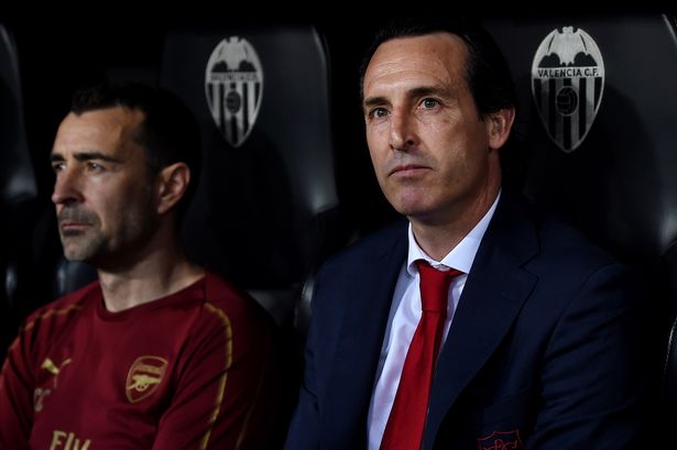Vì sao Emery liên tục bị la ó ở Mestalla?