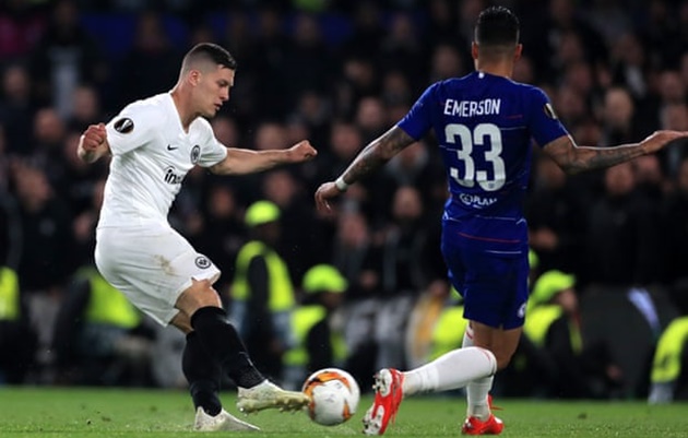 Ảnh bài viết Fan Chelsea nổi đóa với "tội đồ" trong bàn thua trước Frankfurt