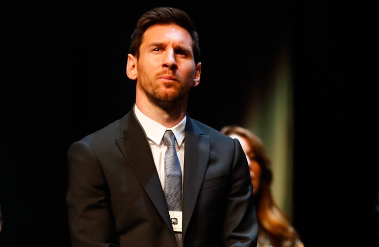 XONG! Messi nhận giải thưởng đầu tiên mùa này - Bóng Đá