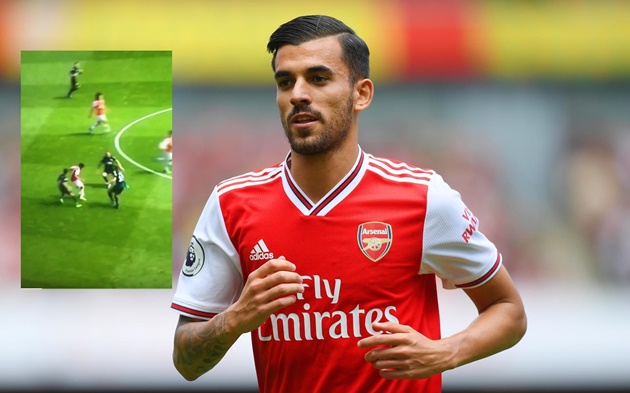 Vào sân từ ghế dự bị, bom tấn Pepe biến 2 cầu thủ Burnley thành trò hề - Bóng Đá