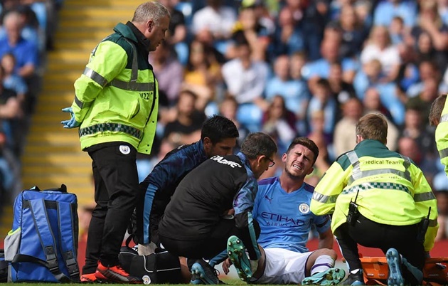 Laporte chấn thương ảnh hưởng thế nào tới cuộc đua giữa Man City và Liverpool? - Bóng Đá