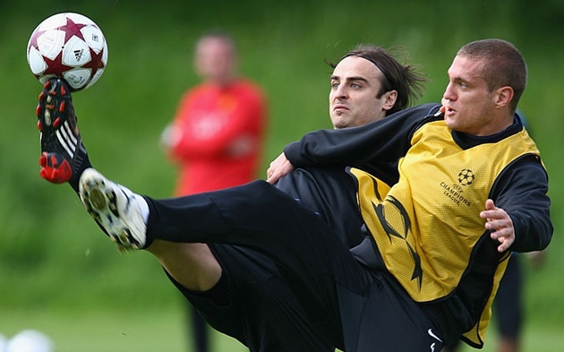 'Tôi đã phải đá Berbatov vì anh ấy rất lười biếng'