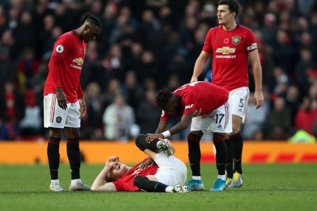 Manchester United fear Scott McTominay could be out for four weeks with suspected ankle ligament damage - Bóng Đá