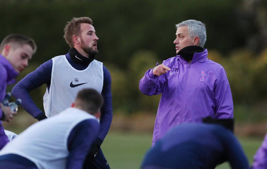 José Mourinho has told Tottenham chairman Daniel Levy that Harry Kane cannot be sold at any cost. (Source: Daily Mail) - Bóng Đá