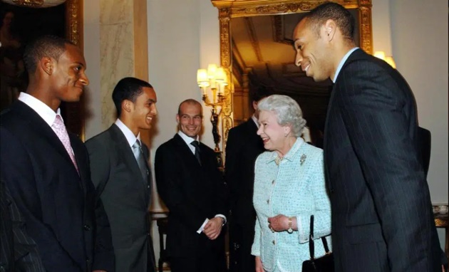 Arsenal are the only team to have had tea with the Queen and five other amazing facts you never knew about the Gunners - Bóng Đá
