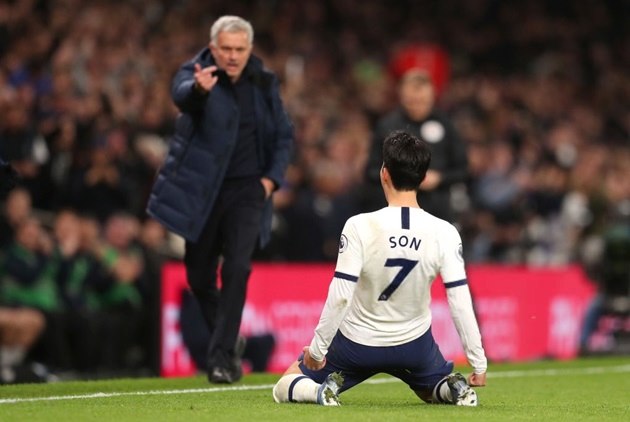 Son Heung-min nhận thông điệp "I love you" từ Mourinho