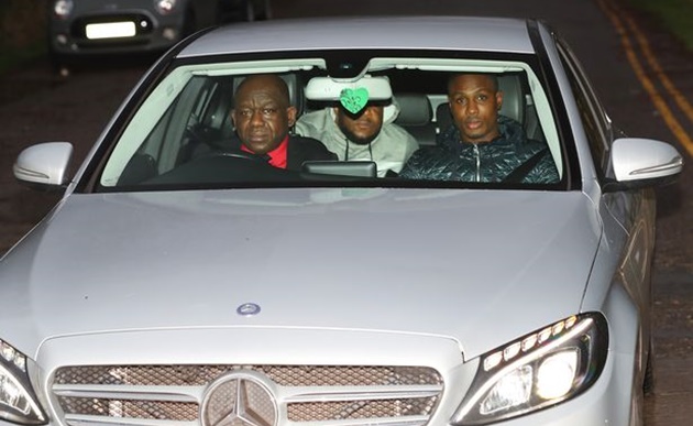 Odion Ighalo at Carrington to train with Man Utd for first time after coronavirus ban - Bóng Đá