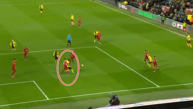 Ảnh bài viết Quá ngây ngô, sao Liverpool bị Deeney dụ: 'Hãy ôm lấy tôi'